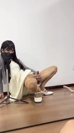 自慰男娘edan 蛋爷日常的自慰活动 新作品升级了 往自己脸上和嘴里射了 简直牛逼到家了 截图14