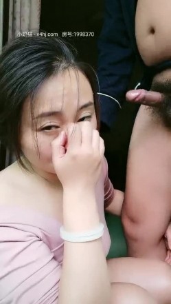 光头哥和淫荡的嫂子全程露脸在家激情，口交舔逼满室春光，道具玩逼吃奶子厨房性爱，各种抽插超级淫荡刺激 截图1