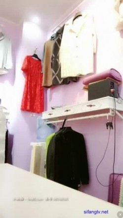 服装店老板娘发骚记【辣妈曼曼】内裤塞着跳蛋开店，小逼逼给痒得脱下衣服自慰，还是小粉穴荷包奶，前台小声娇喘呻吟，客人来了赶紧穿衣服 诱惑啊！ 截图15