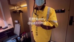 南航空姐 ·月野兔机上也有狠狠的露出哦，被大哥们狠狠艹、狠狠内射，简直是个精液储藏器母狗 截图12
