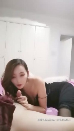 气质不错高颜值美女性感大长腿黑丝 假屌抽插自慰给炮友口交后入啪啪 特写自摸粉穴非常诱人 截图10