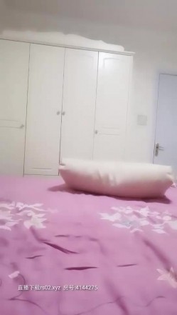气质不错高颜值美女性感大长腿黑丝 假屌抽插自慰给炮友口交后入啪啪 特写自摸粉穴非常诱人 截图15