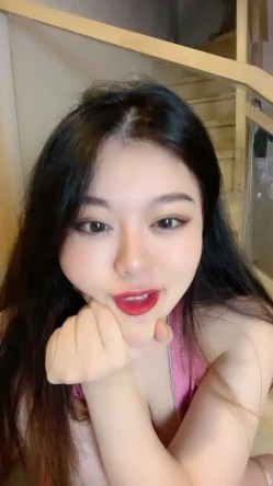 露脸长发美少妇热舞 全裸勾引狼友丰满大奶，手搓阴蒂，特写骚逼 截图3