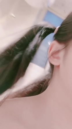 双马尾04年的学妹诱惑，露脸超级可爱，揉奶玩逼跳蛋摩擦骚穴，浪叫呻吟表情好骚伸着舌头要舔狼友大鸡巴好骚 截图13