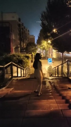 露出界天花板满级狂人！身材苗条性感网红【兔兔】私拍，学校公园商场各种场所人前露出翻屁眼露逼紫薇喷 截图11