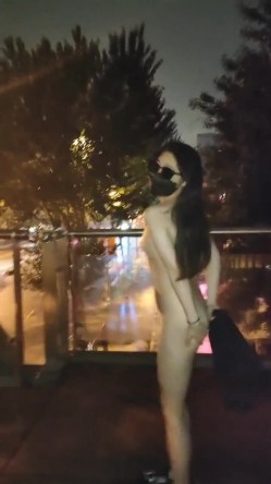 露出界天花板满级狂人！身材苗条性感网红【兔兔】私拍，学校公园商场各种场所人前露出翻屁眼露逼紫薇喷 截图16