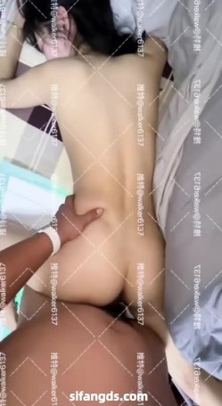 人气泡良大神，【狮子座】，新人，19岁学生妹，冷白皮，一开始还玩手机，很快被操的鬼哭狼嚎爽炸 截图15