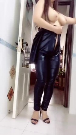 肤白貌美奶大臀圆的极品熟女好姐风骚艳舞 三点尽露超大尺度带来不一样的极致诱惑 截图11