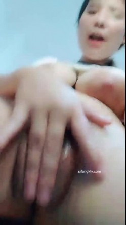 哺乳期孕妇奶妈~全裸特写，乳汁从大胸里慢慢溢出，太刺激了 截图11