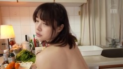 MIDE-917 密着イチャイチャラブラブ新婚生活 家に帰ると可愛い嫁が必ず誘惑してきます… 八 截图8