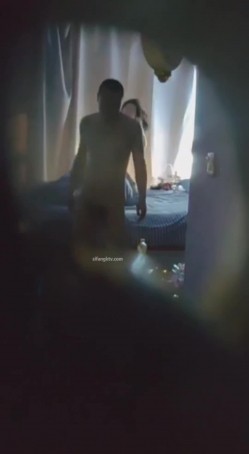 【极品稀缺猫眼偷拍】超刺激猫眼偷窥酒店情侣造人啪啪做爱 叫声淫荡 不一样的视觉体验 比酒店偷拍更刺激 情侣篇 截图7