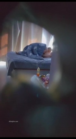 【极品稀缺猫眼偷拍】超刺激猫眼偷窥酒店情侣造人啪啪做爱 叫声淫荡 不一样的视觉体验 比酒店偷拍更刺激 情侣篇 截图11