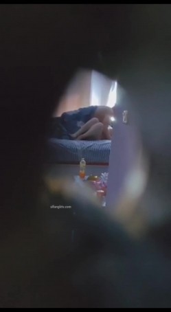 【极品稀缺猫眼偷拍】超刺激猫眼偷窥酒店情侣造人啪啪做爱 叫声淫荡 不一样的视觉体验 比酒店偷拍更刺激 情侣篇 截图14