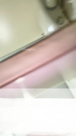 熊学生潜入教学楼女厕抄底偷拍 几个学姐的逼穿着凉鞋头上戴朵红花的极品大三白虎学姐 截图9