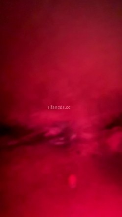 熊学生潜入教学楼女厕抄底偷拍 几个学姐的逼穿着凉鞋头上戴朵红花的极品大三白虎学姐 截图13