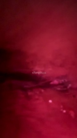 熊学生潜入教学楼女厕抄底偷拍 几个学姐的逼穿着凉鞋头上戴朵红花的极品大三白虎学姐 截图14