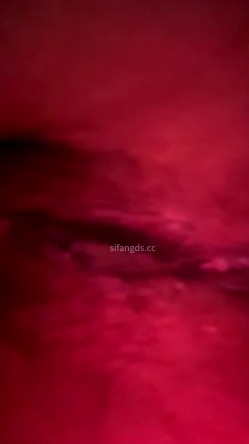 熊学生潜入教学楼女厕抄底偷拍 几个学姐的逼穿着凉鞋头上戴朵红花的极品大三白虎学姐 截图15