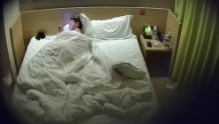 精品酒店偷拍貌似学霸的学生情侣眼镜妹子和男友入住三天两夜怒操多次极尽的释放 截图9
