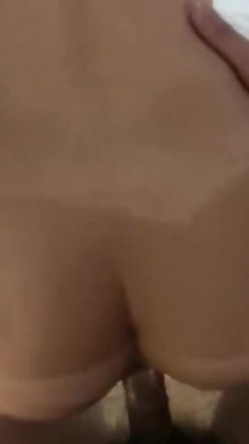 一顿猛操良家人妻，叫床异常风骚，啊啊啊啊叫个不停，大鸡巴让人妻爽翻了！ 截图4