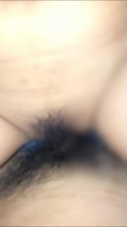 某音乐学院漂亮美女与系主任酒店开房,小穴干的次数少,太紧,结果被主任大鸡巴操流血了,痛的美女捂着嘴大叫！ 截图10