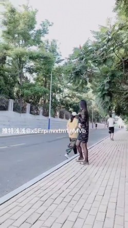 【新奇刺激女神露出】超极品反差女神『浅浅』露出界天花板 带狐狸尾巴极限户外公众场所露出 性感女神极限反差 截图13