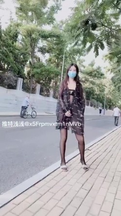 【新奇刺激女神露出】超极品反差女神『浅浅』露出界天花板 带狐狸尾巴极限户外公众场所露出 性感女神极限反差 截图14