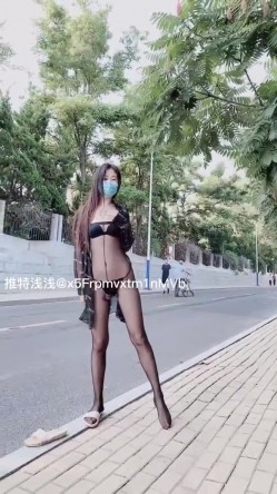 【新奇刺激女神露出】超极品反差女神『浅浅』露出界天花板 带狐狸尾巴极限户外公众场所露出 性感女神极限反差 截图16
