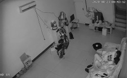 【破解摄像头】非常的主动少妇在沙发啪啪啪，男的也是个暖男搞完了还帮忙把逼擦干净 截图4