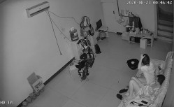 【破解摄像头】非常的主动少妇在沙发啪啪啪，男的也是个暖男搞完了还帮忙把逼擦干净 截图6
