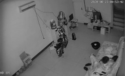 【破解摄像头】非常的主动少妇在沙发啪啪啪，男的也是个暖男搞完了还帮忙把逼擦干净 截图10