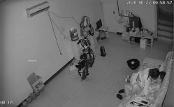 【破解摄像头】非常的主动少妇在沙发啪啪啪，男的也是个暖男搞完了还帮忙把逼擦干净 截图13