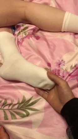 高冷女神被同班小伙多次套路MJ丝袜 道具 制服各种玩弄 截图1