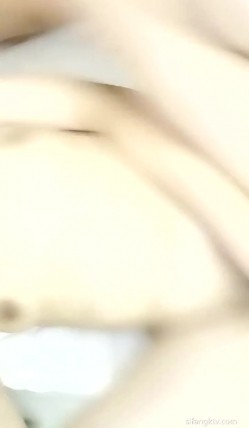【小阿姨在工地7】性感少妇约炮友宾馆操逼，‘不想戴套，不戴套舒服，性饥渴’，‘别喝在里面呀，生孩子痛的很’！ 截图16