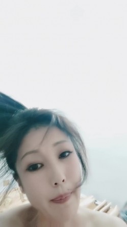 气质风骚黑丝性感人妻，颜值不错露脸跟大哥啪啪，口活超棒让大哥玩逼吃奶子，床上多体位无套抽插浪叫不止 截图11