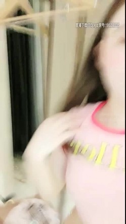 鹅蛋脸整过容的娃娃脸女神 坚挺的巨乳 典型的童颜巨乳 小穴粉得过分 加上筷子版的长美腿 简直就是人间般尤物 截图4