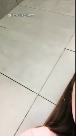 鹅蛋脸整过容的娃娃脸女神 坚挺的巨乳 典型的童颜巨乳 小穴粉得过分 加上筷子版的长美腿 简直就是人间般尤物 截图10