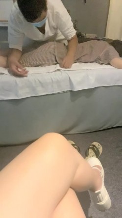 【黛西老师】，真实偷拍高端SPA按摩，28岁小姐姐身材棒，滑腻白皙肌肤抚摸个遍，香艳刺激 截图1