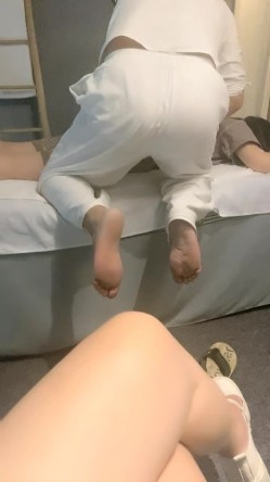 【黛西老师】，真实偷拍高端SPA按摩，28岁小姐姐身材棒，滑腻白皙肌肤抚摸个遍，香艳刺激 截图2