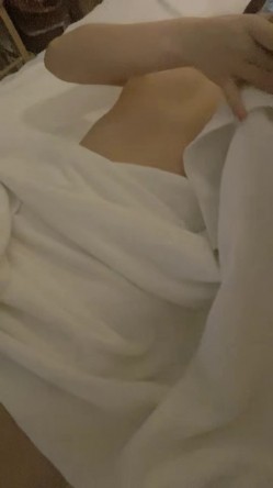 【黛西老师】，真实偷拍高端SPA按摩，28岁小姐姐身材棒，滑腻白皙肌肤抚摸个遍，香艳刺激 截图12