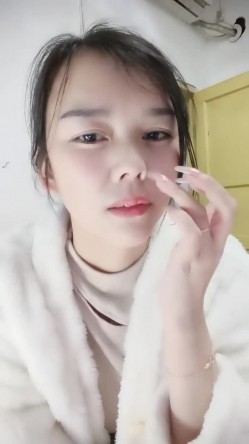 生活所迫无奈下海~极品少妇【小阿姨来了】挤奶 抠逼 操逼！ 截图1