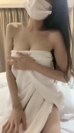 极品美乳，【虞妃】，羞羞答答偶尔露下脸，一眼美女，模特身材曼妙可人，私密处一览无余超赞 截图4