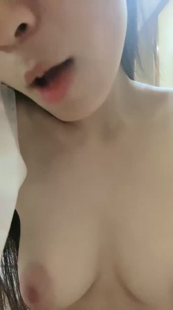 极品美乳，【虞妃】，羞羞答答偶尔露下脸，一眼美女，模特身材曼妙可人，私密处一览无余超赞 截图9