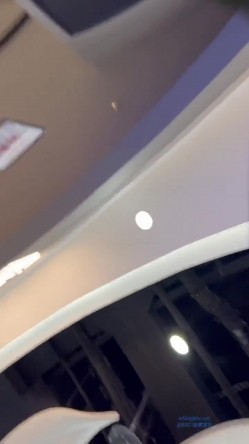 商城跟随偷窥跟闺蜜逛街的高颜小姐姐 身材不错 白丝小内内紧紧卡着性感大屁屁 截图8