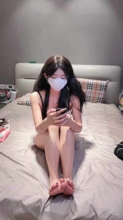 舞蹈系校花，终于露脸了，【小鹿大秀】，这么漂亮的脸蛋，居然还会喷，天生的床上尤物，值得一撸！ 截图4