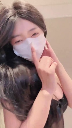 舞蹈系校花，终于露脸了，【小鹿大秀】，这么漂亮的脸蛋，居然还会喷，天生的床上尤物，值得一撸！ 截图10