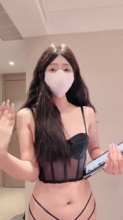 舞蹈系校花，终于露脸了，【小鹿大秀】，这么漂亮的脸蛋，居然还会喷，天生的床上尤物，值得一撸！ 截图11