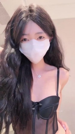 舞蹈系校花，终于露脸了，【小鹿大秀】，这么漂亮的脸蛋，居然还会喷，天生的床上尤物，值得一撸！ 截图13