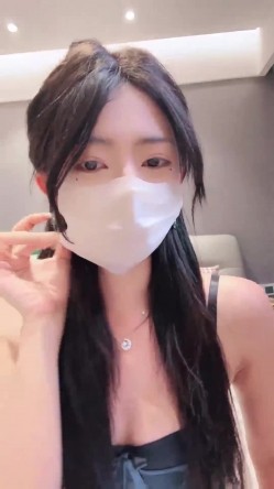 舞蹈系校花，终于露脸了，【小鹿大秀】，这么漂亮的脸蛋，居然还会喷，天生的床上尤物，值得一撸！ 截图15