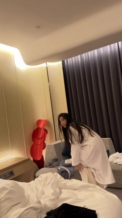 极品名媛外围女神『嫖妓达人』那些年出差操过的鸡 穿衣是高不可攀的女神，脱衣是淫荡下贱母狗 截图6