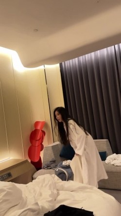 极品名媛外围女神『嫖妓达人』那些年出差操过的鸡 穿衣是高不可攀的女神，脱衣是淫荡下贱母狗 截图7